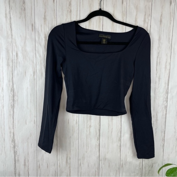 House of Harlow x Revolve black scoop neck crop top - Picture 2 of 4